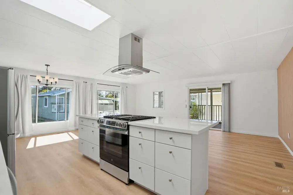 59 Colonial Park Dr, Santa Rosa, CA 95403-1140