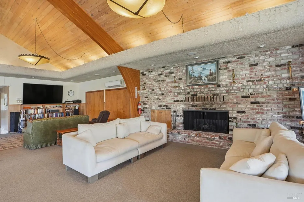 59 Colonial Park Dr, Santa Rosa, CA 95403-1140
