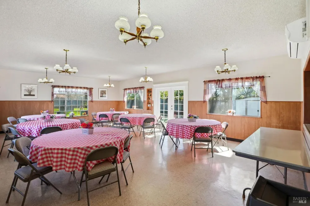 59 Colonial Park Dr, Santa Rosa, CA 95403-1140