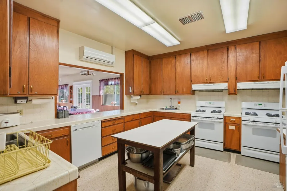 59 Colonial Park Dr, Santa Rosa, CA 95403-1140