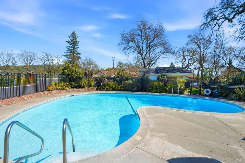 59 Colonial Park Dr, Santa Rosa, CA 95403-1140