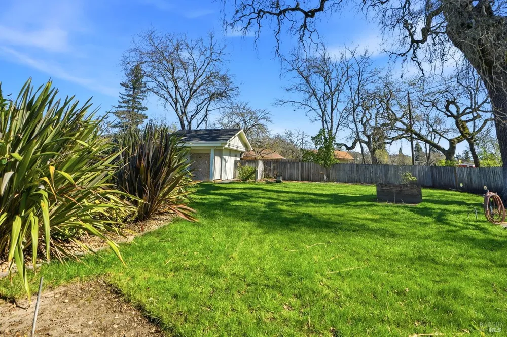 59 Colonial Park Dr, Santa Rosa, CA 95403-1140