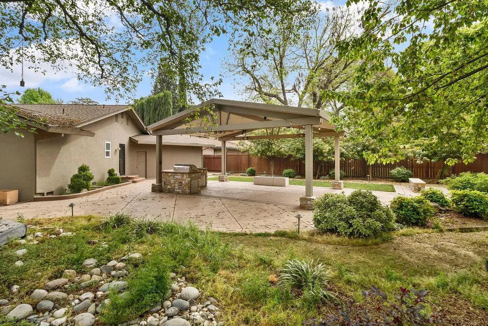 87 Breckenwood Way, Sacramento, CA 95864