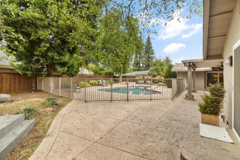 87 Breckenwood Way, Sacramento, CA 95864