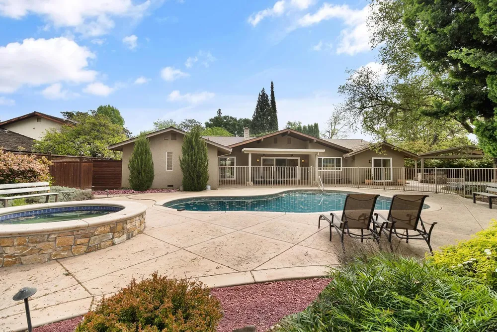 87 Breckenwood Way, Sacramento, CA 95864