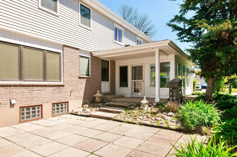 1829 E Bittersweet Ln, Mount Prospect, IL 60056