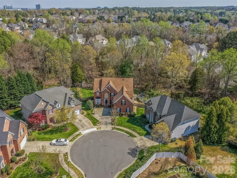 12103 Crescent Run Ct, Charlotte, NC 28277
