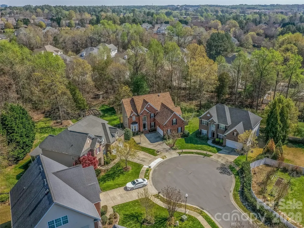 12103 Crescent Run Ct, Charlotte, NC 28277