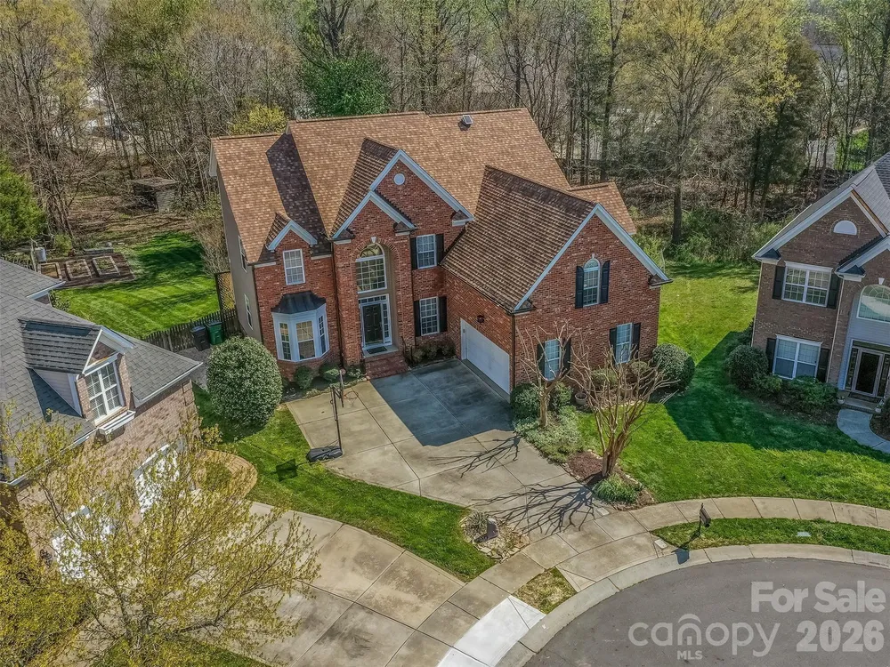 12103 Crescent Run Ct, Charlotte, NC 28277