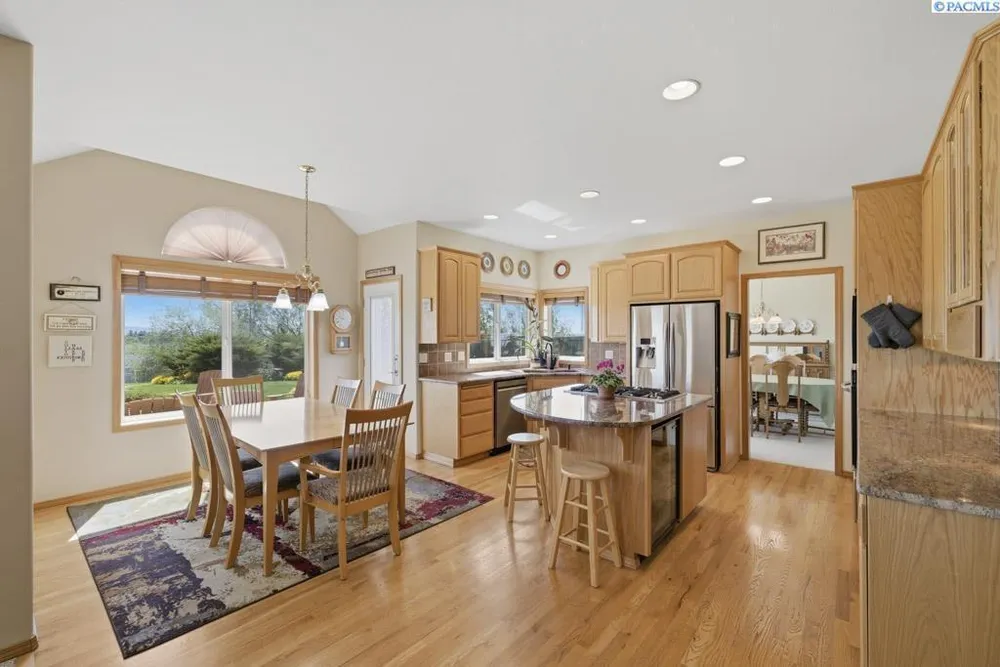 1525 NW Nicole Ct, Pullman, WA 99163