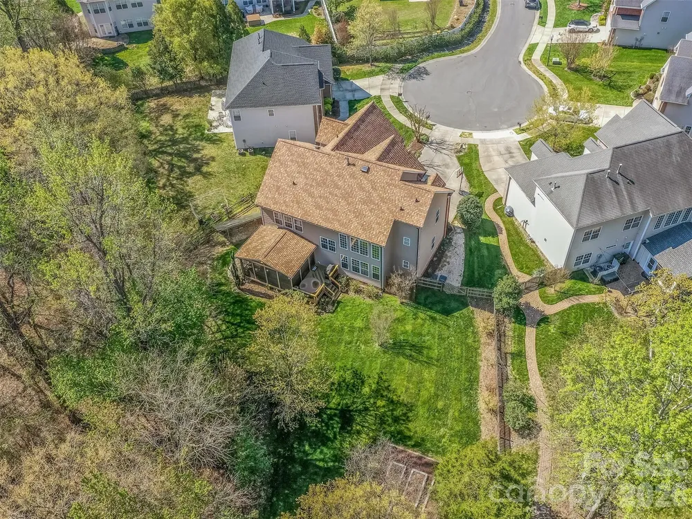 12103 Crescent Run Ct, Charlotte, NC 28277