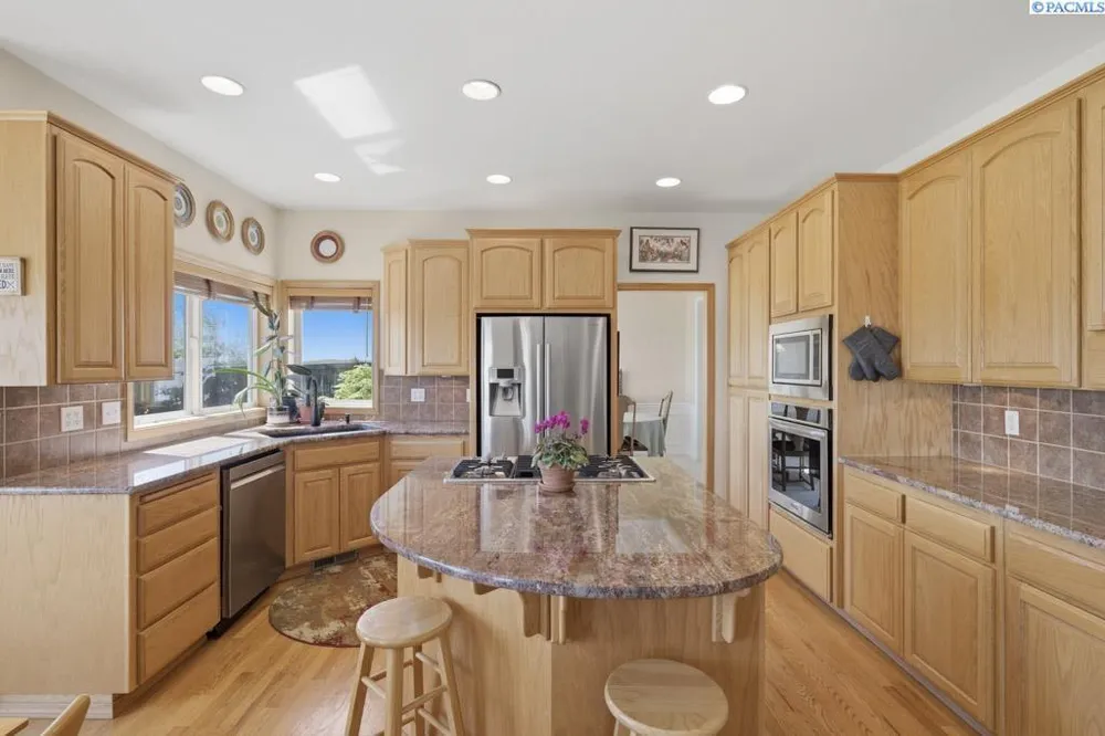 1525 NW Nicole Ct, Pullman, WA 99163
