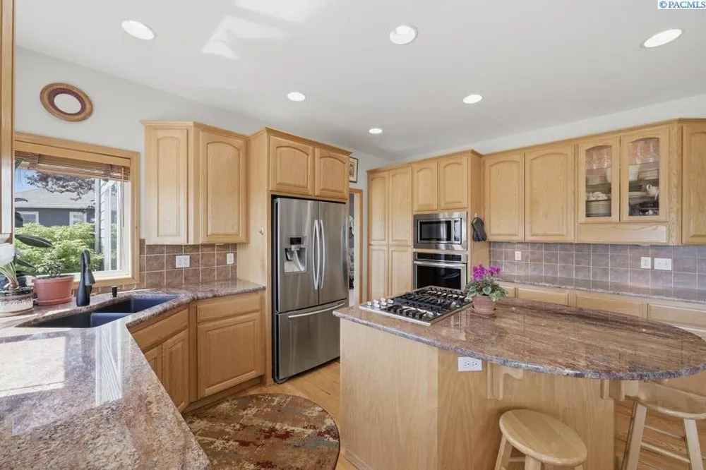 1525 NW Nicole Ct, Pullman, WA 99163