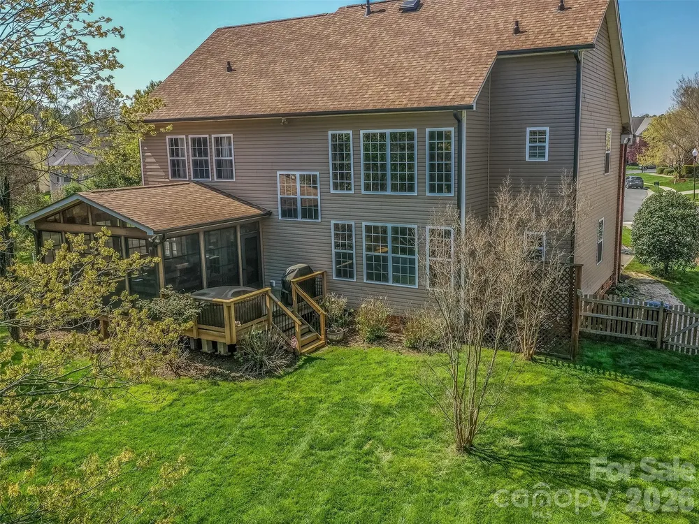 12103 Crescent Run Ct, Charlotte, NC 28277