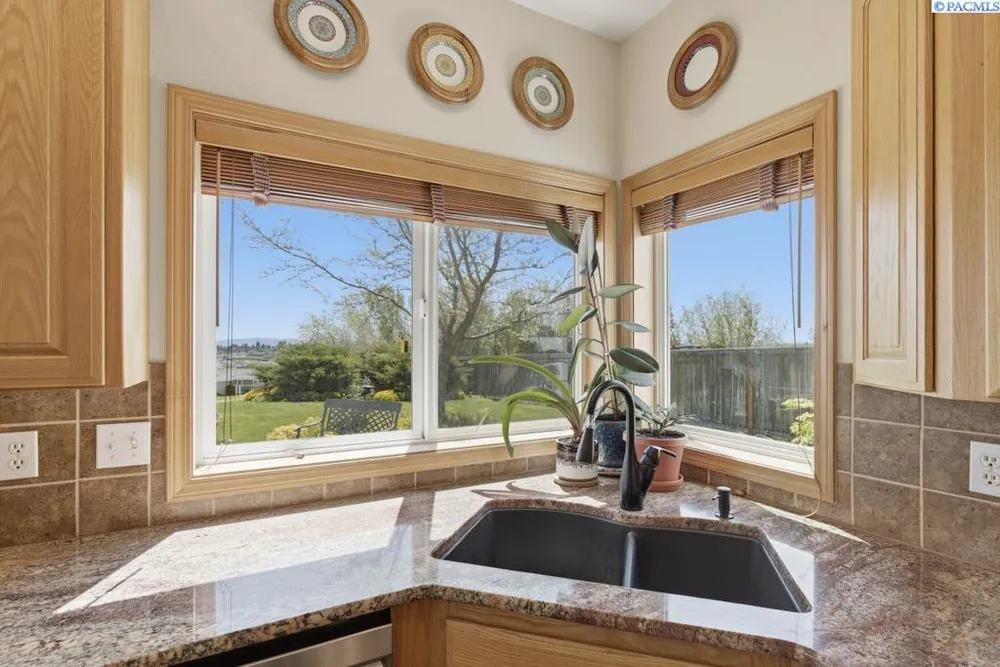 1525 NW Nicole Ct, Pullman, WA 99163
