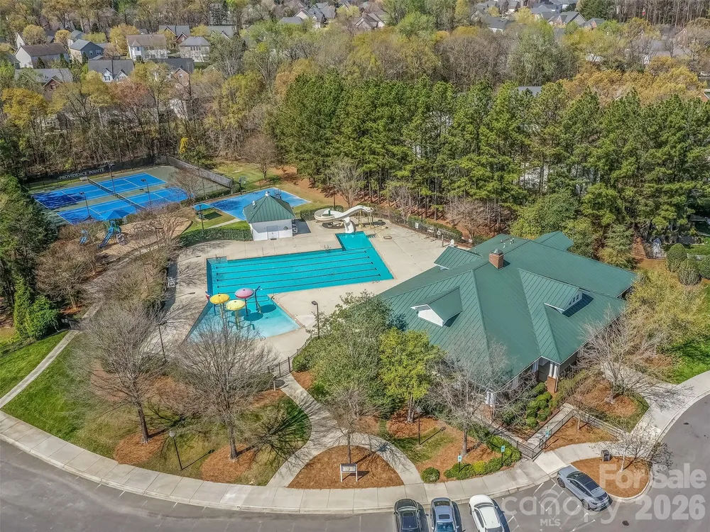 12103 Crescent Run Ct, Charlotte, NC 28277