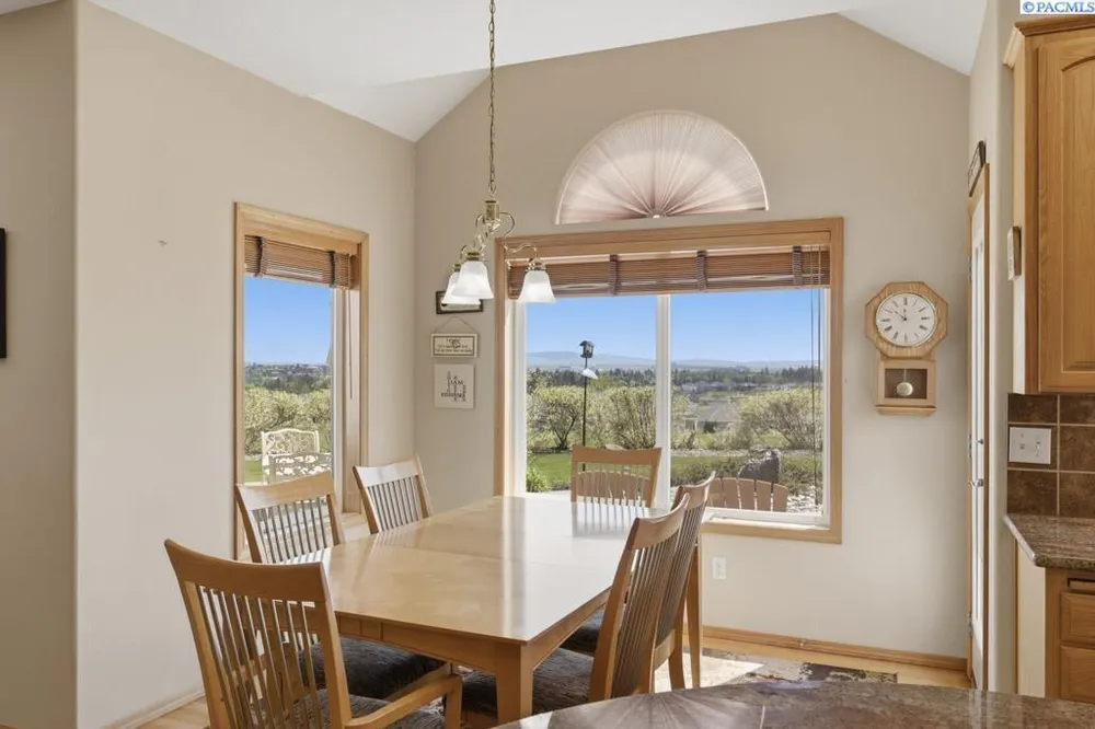 1525 NW Nicole Ct, Pullman, WA 99163