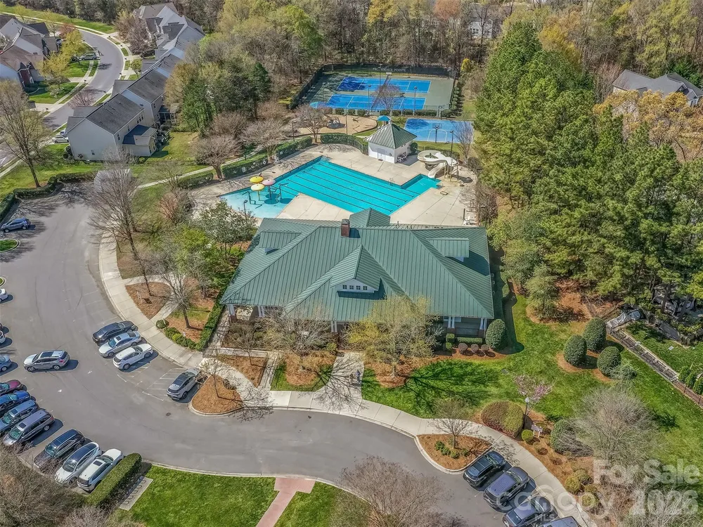 12103 Crescent Run Ct, Charlotte, NC 28277
