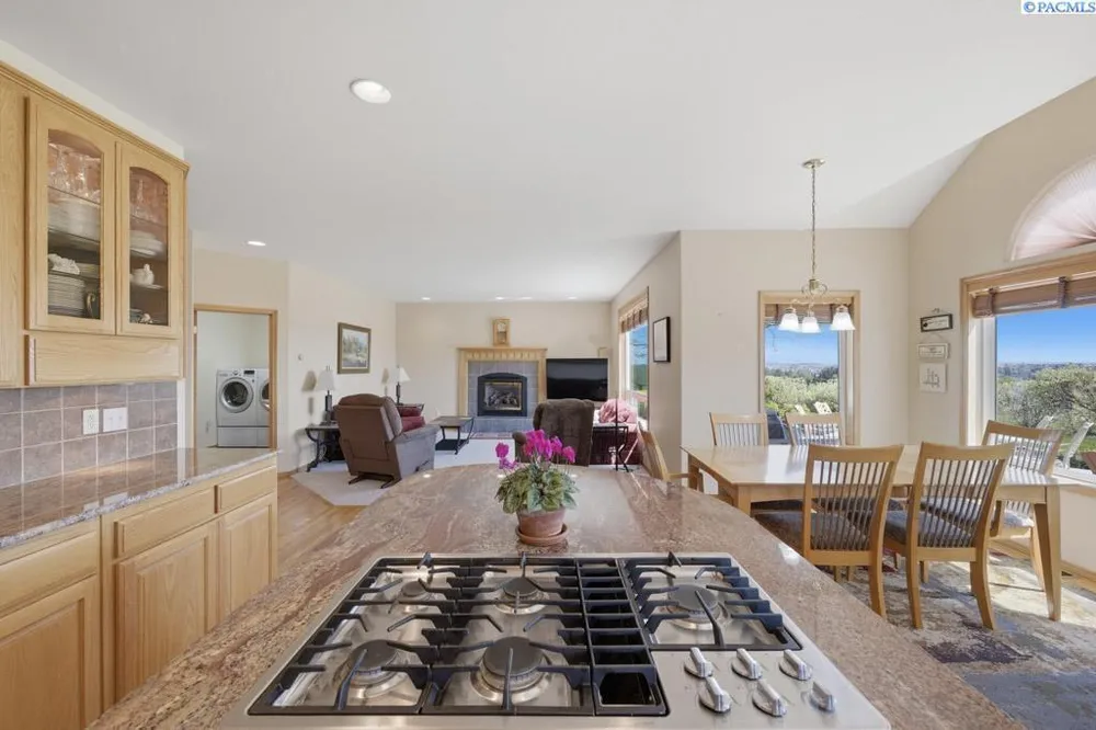 1525 NW Nicole Ct, Pullman, WA 99163