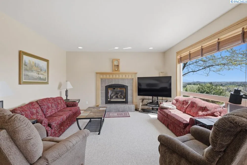 1525 NW Nicole Ct, Pullman, WA 99163