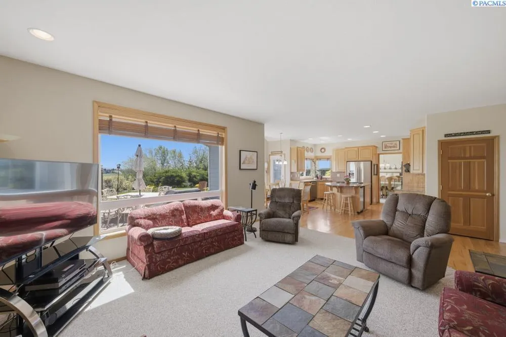 1525 NW Nicole Ct, Pullman, WA 99163