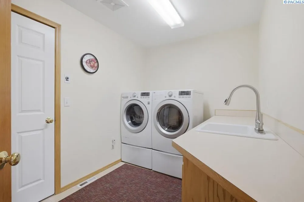 1525 NW Nicole Ct, Pullman, WA 99163