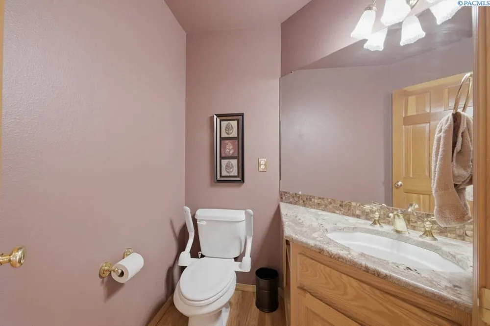 1525 NW Nicole Ct, Pullman, WA 99163