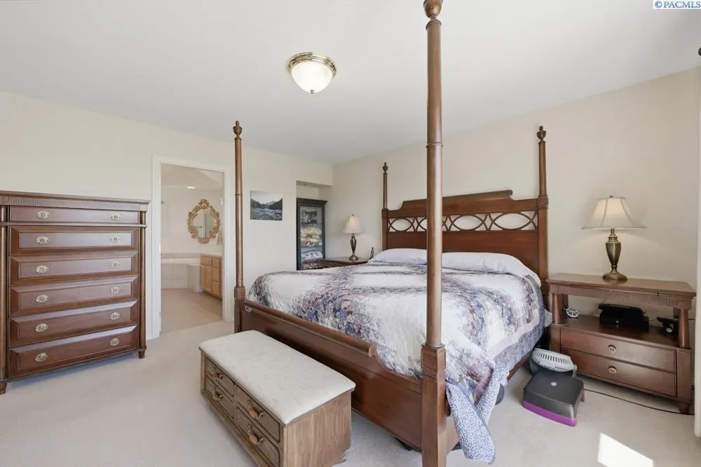 1525 NW Nicole Ct, Pullman, WA 99163
