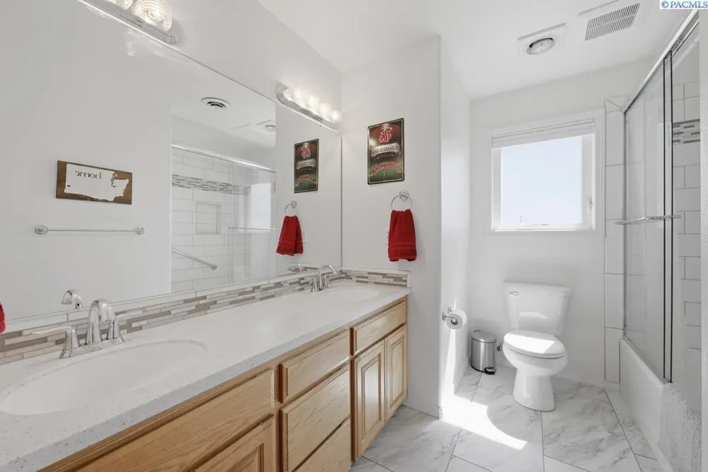 1525 NW Nicole Ct, Pullman, WA 99163