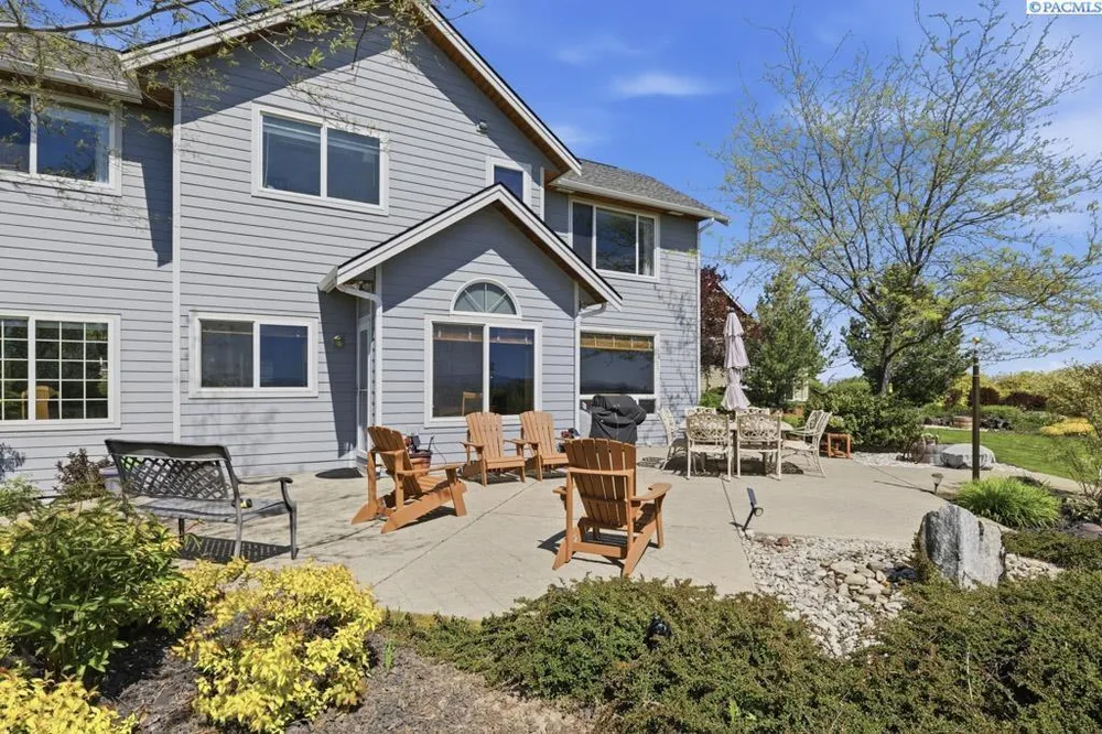1525 NW Nicole Ct, Pullman, WA 99163