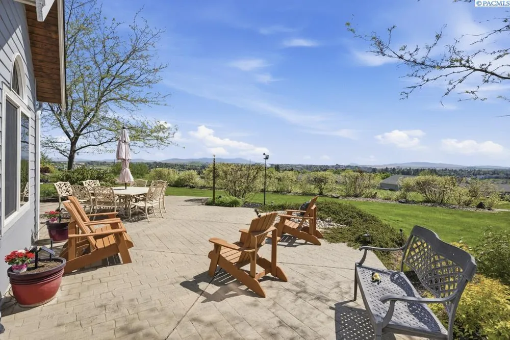 1525 NW Nicole Ct, Pullman, WA 99163