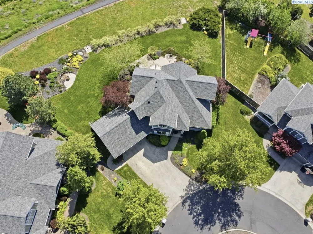 1525 NW Nicole Ct, Pullman, WA 99163