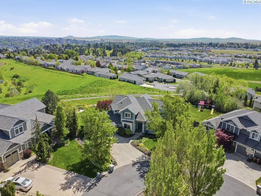 1525 NW Nicole Ct, Pullman, WA 99163