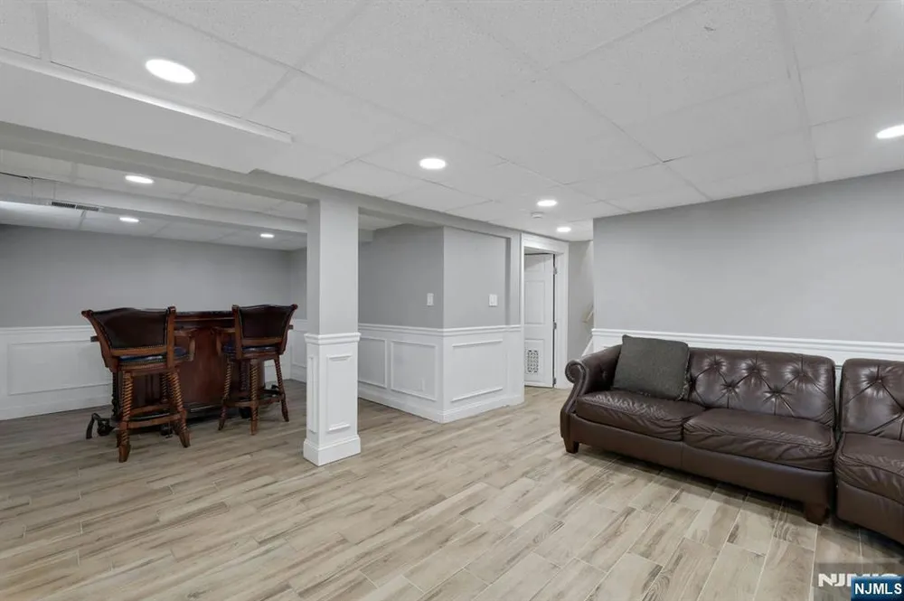 9-09 Elaine Terrace, Fair Lawn, NJ 07410