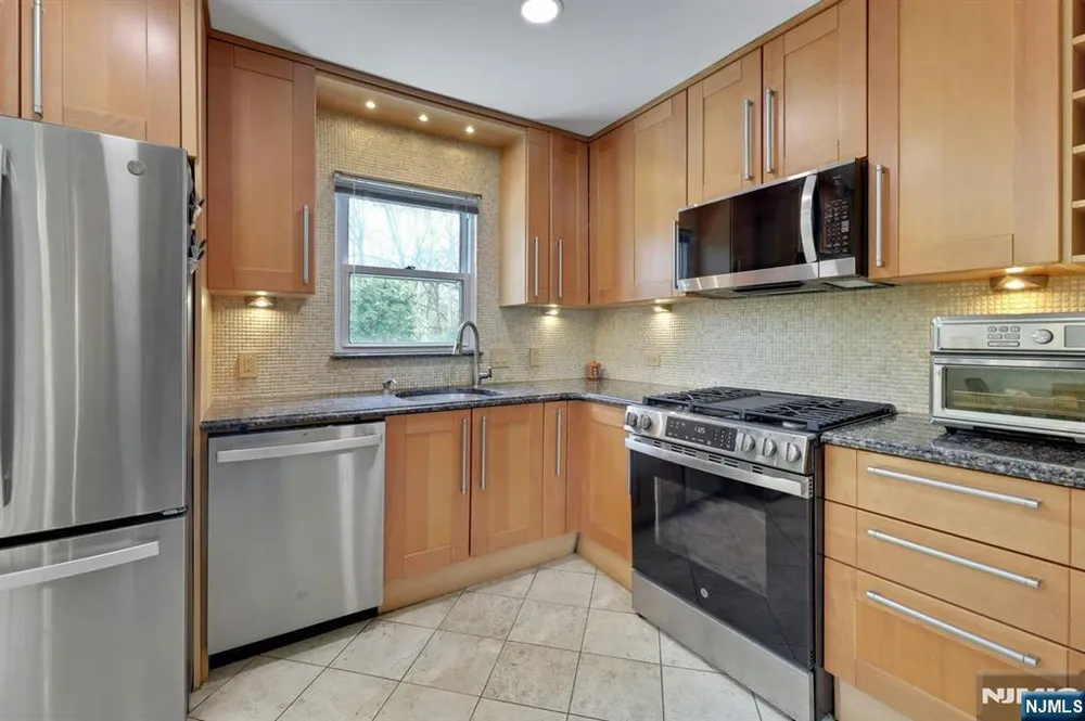 9-09 Elaine Terrace, Fair Lawn, NJ 07410