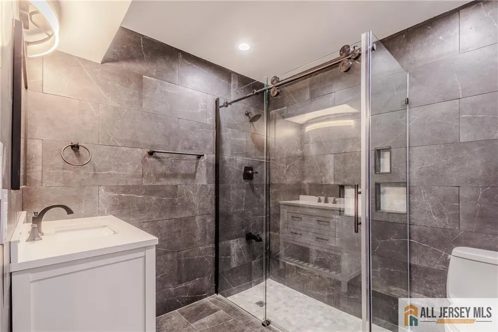 16 South St, Old Bridge, NJ 08857