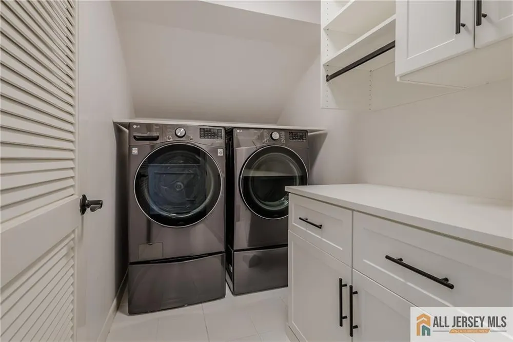 16 South St, Old Bridge, NJ 08857