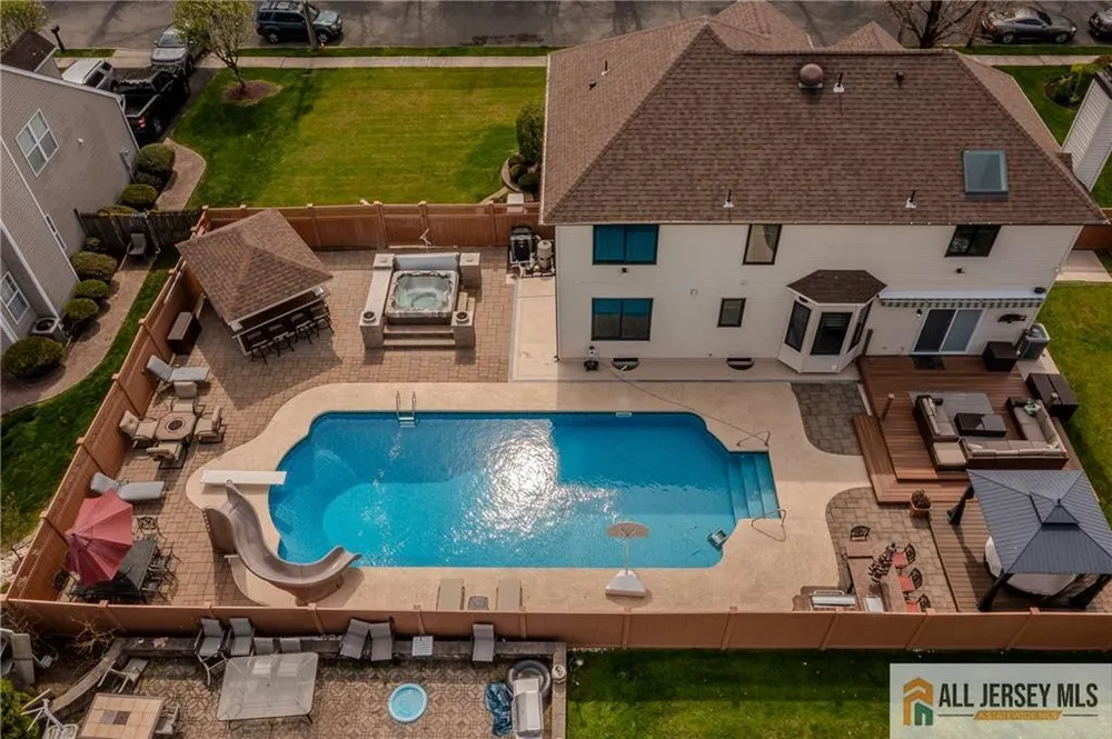 16 South St, Old Bridge, NJ 08857
