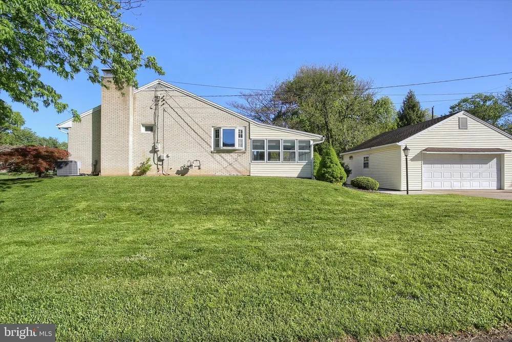 25 Oak Ave, Camp Hill, PA 17011