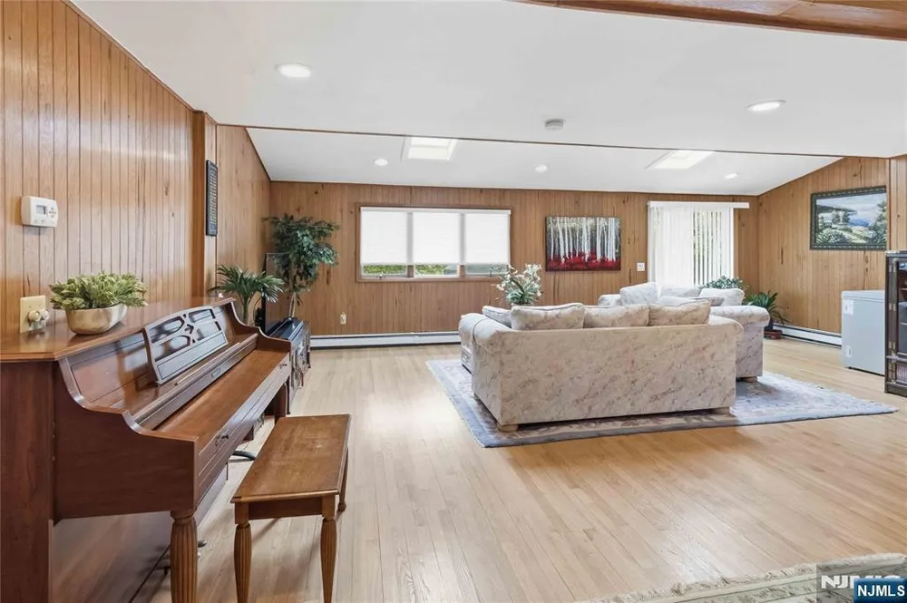 7 Keith Pl, Glen Rock, NJ 07452