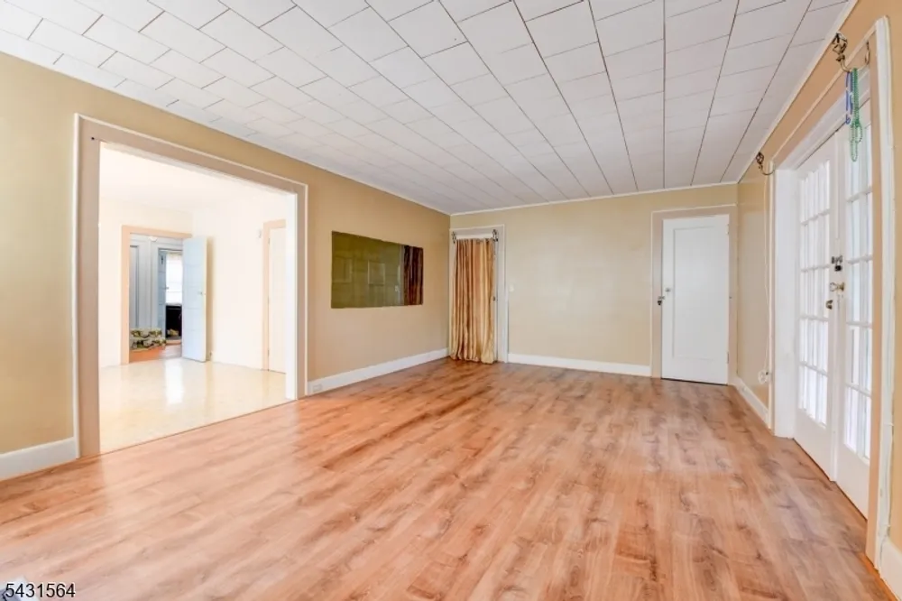 147 4th Ave, East Orange, NJ 07017