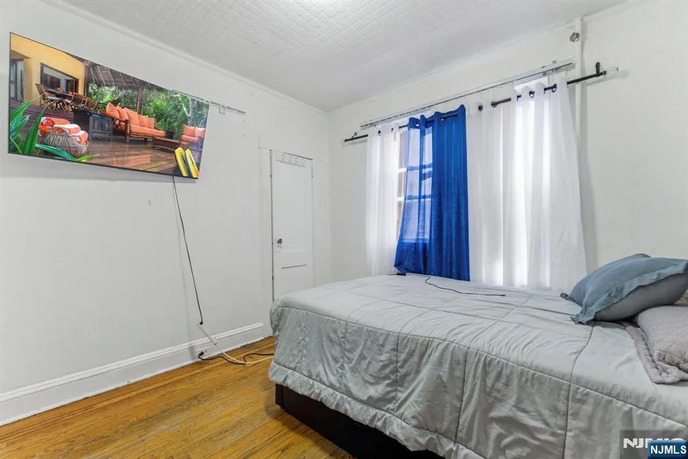 215 E 16th St, Paterson, NJ 07524