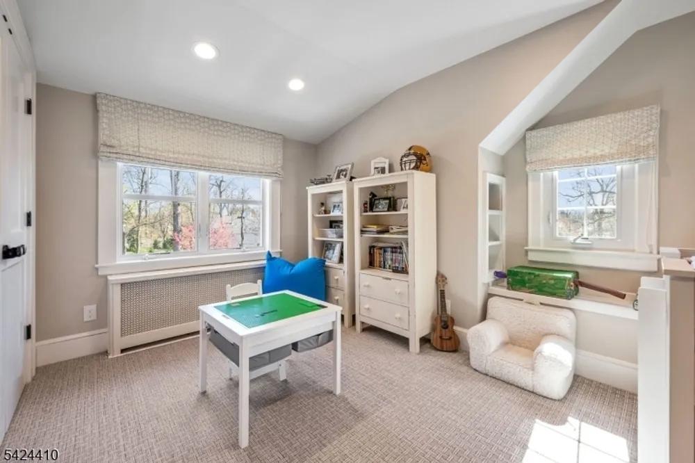 20 Georgian Rd, Morristown, NJ 07960