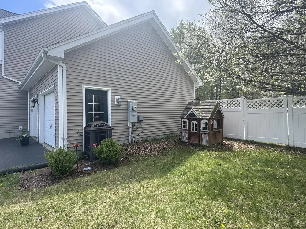 129 Allen Dr, Milton, VT 05468