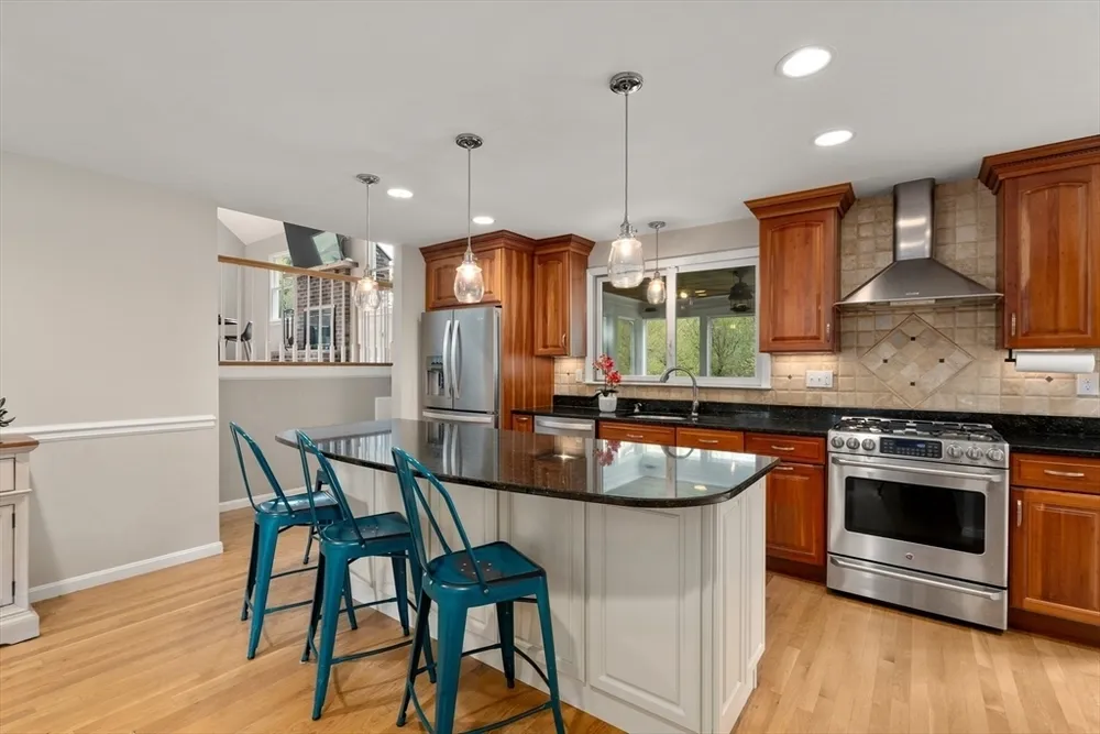 16 Kings Row, North Reading, MA 01864