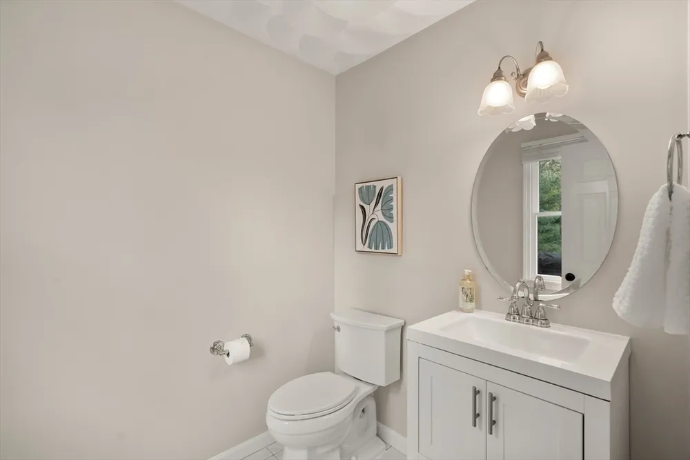 16 Kings Row, North Reading, MA 01864