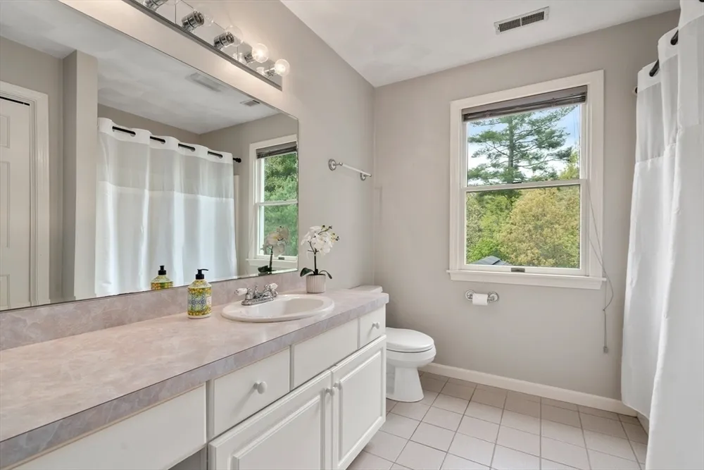 16 Kings Row, North Reading, MA 01864
