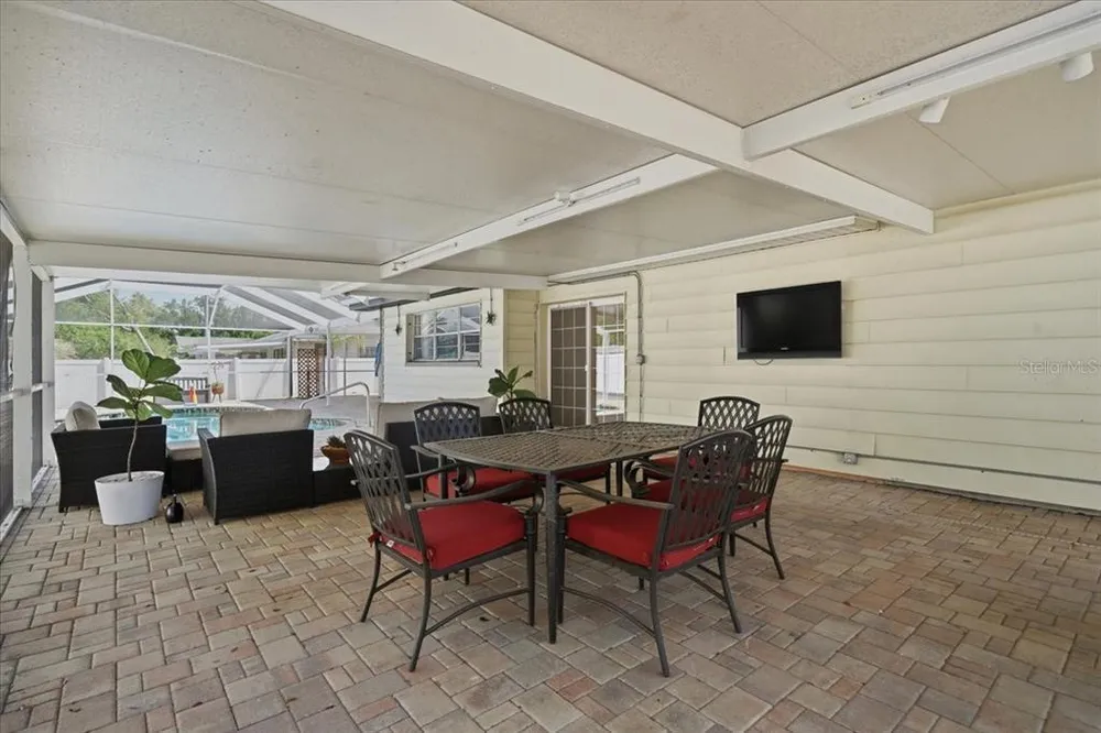 9718 N Oregon Ave, Tampa, FL 33612