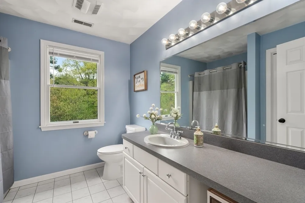 16 Kings Row, North Reading, MA 01864