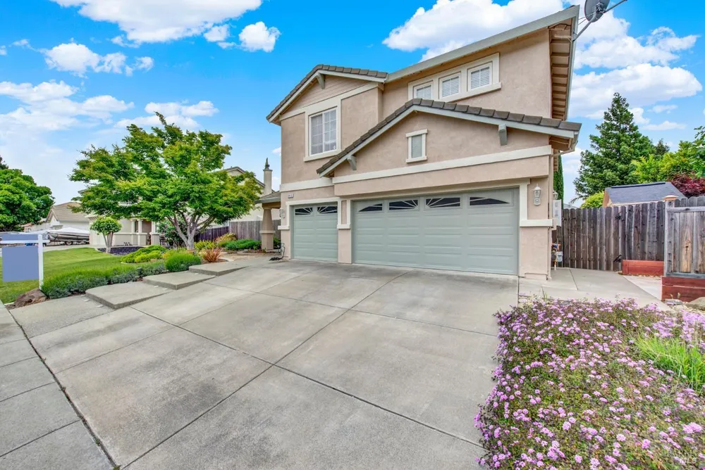 943 Fallsgrove Way, Vacaville, CA 95687